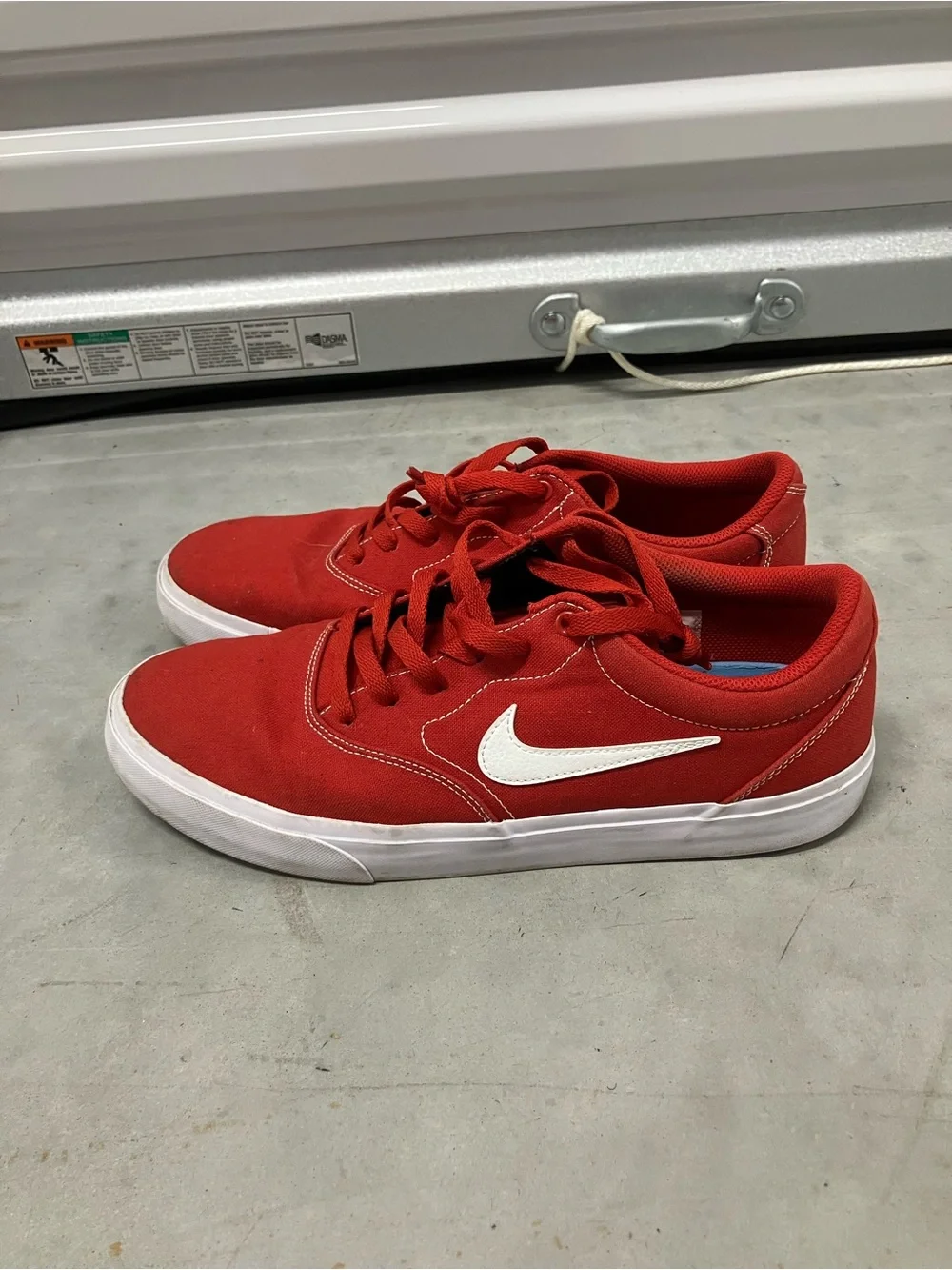 Nike SB Charge Low red Canvas Skate Sneakers Men’s Size 11